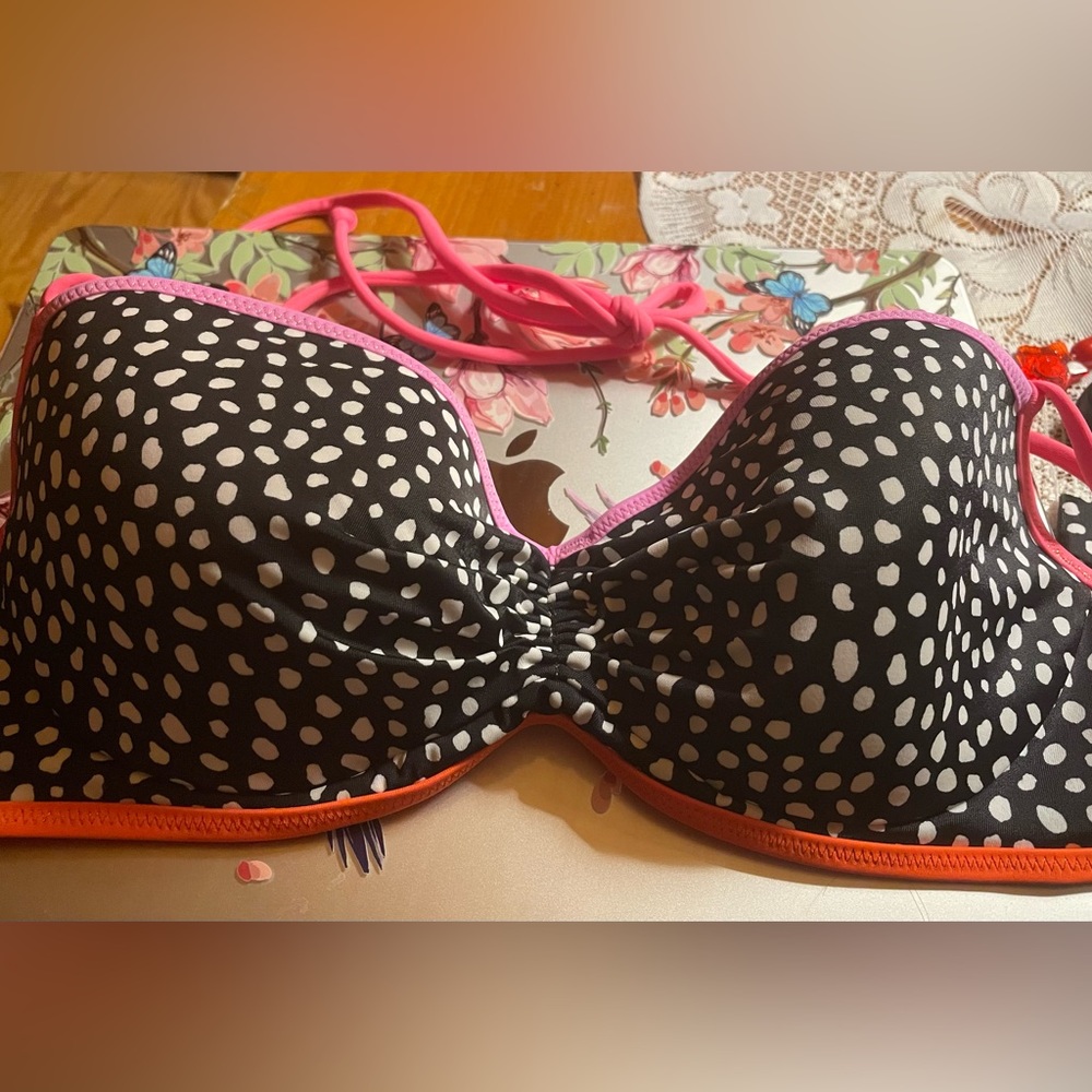 New! VS Bikini Top Polka Dot Pattern in / The Getaway Halter Lined Demi